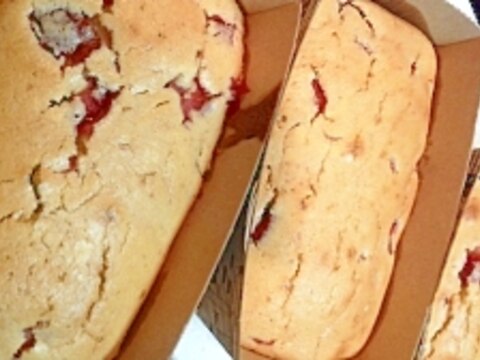 苺のパウンドケーキ